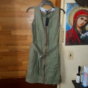 New With Tags tommy hilfiger zip up dress size 6. zip up with waist belt